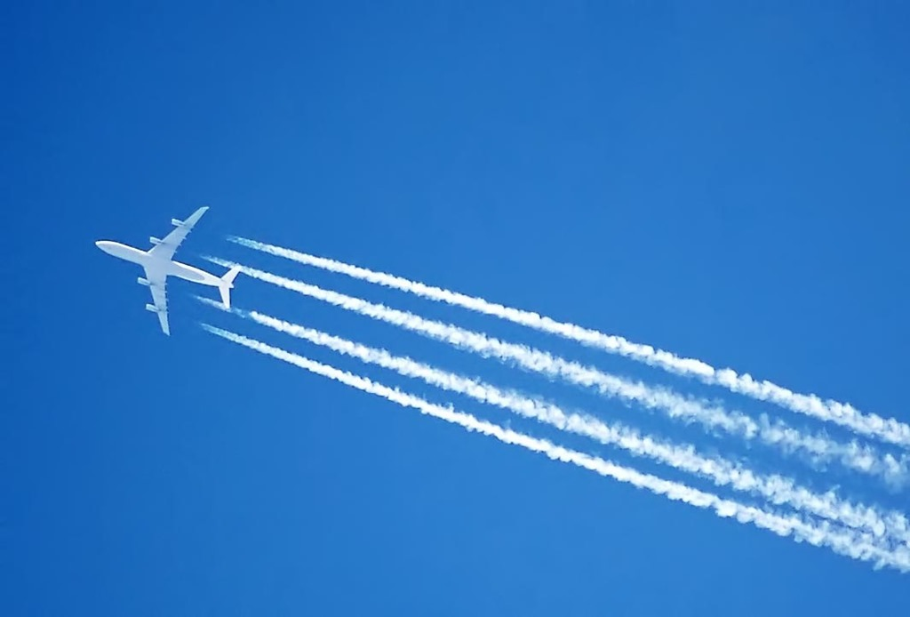 Airplane Contrails